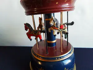 Niet of onleesbaar gesigneerd - Prachtige antieke houten kermis carrousel met muziek kopen? Bied vanaf 1!