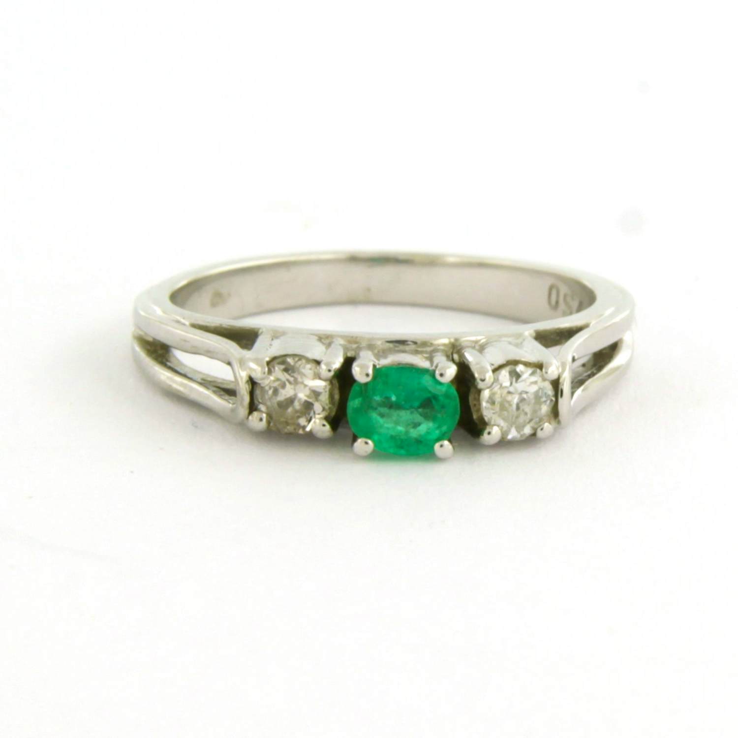 18k gouden ring met smaragd en old mine cut geslepen diamant tot. 0.20ct kopen? Bied vanaf 210!