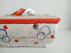 Niet of onleesbaar gesigneerd - Art Deco, keramiek, bewaardoos uit ca 1920 kopen? Bied vanaf 1!