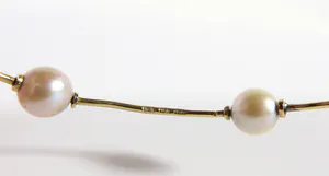 18 kt. geelgouden armband met vijf parels kopen? Bied vanaf 150!