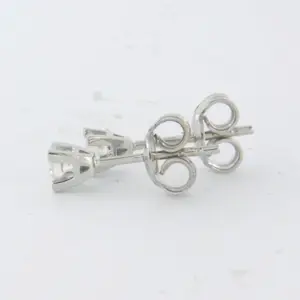 18k wit gouden solitair oorknoppen met briljant geslepen diamant tot. 0.20ct kopen? Bied vanaf 325!