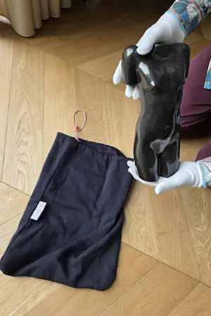 Eja Siepman van den Berg - Torsje, 2021 - Brons - gesigneerd, genummerd en gedateerd -plus boek kopen? Bied vanaf 5200!