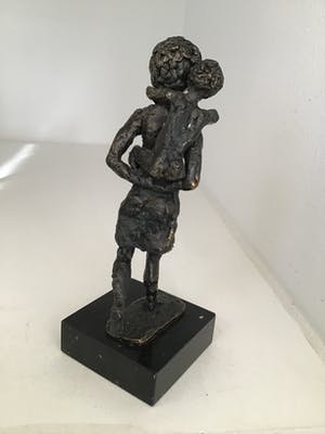 Astrid Veldhuyzen-Koppen - Sculptuur “ ZUSJES “. Gesigneerd kopen? Bied vanaf 60!