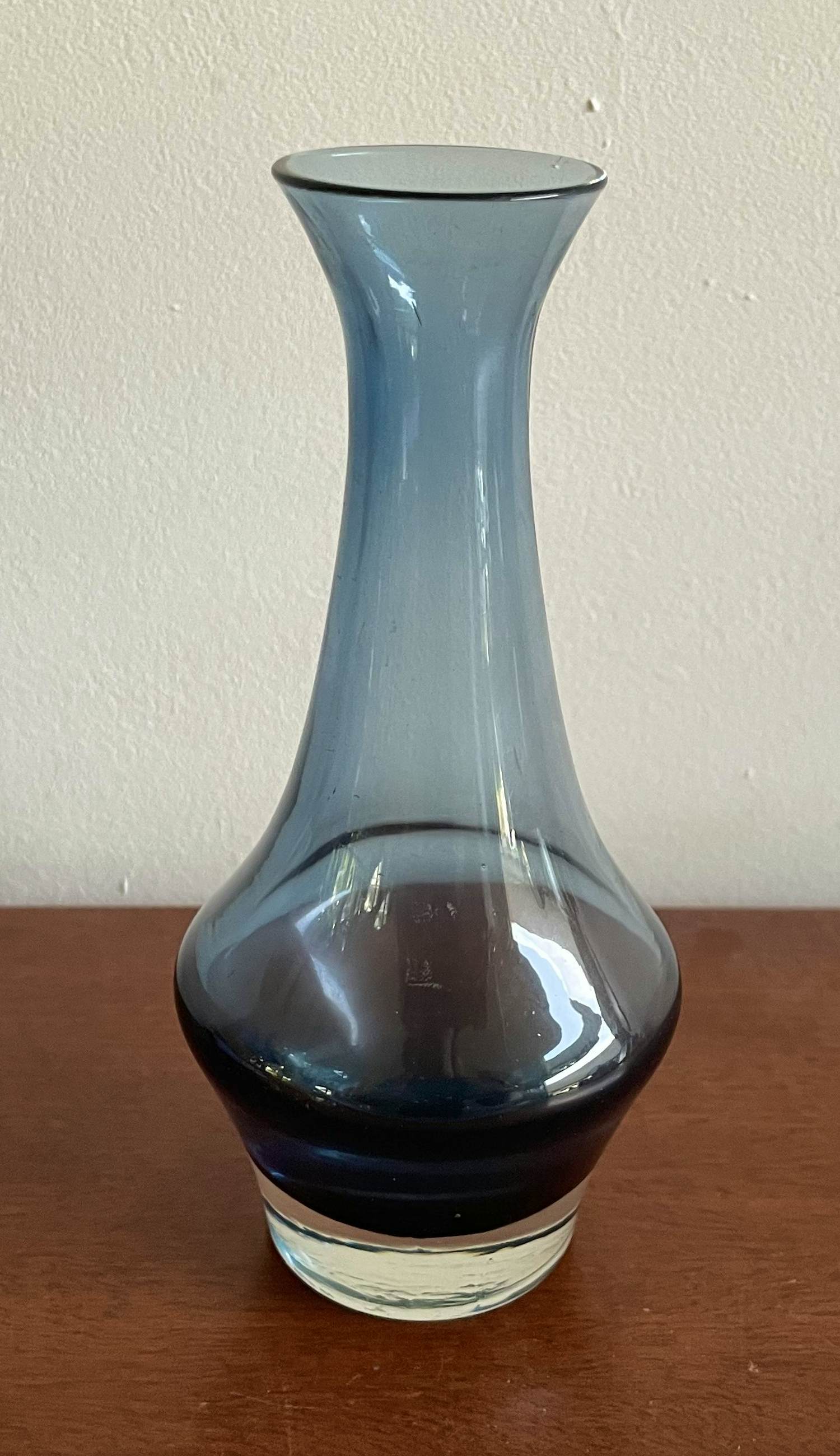 Riihimäki - vintage staalblauw glazen vaasje kopen? Bied vanaf 20!