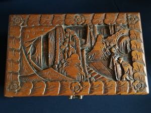 Curiosa - Antiek handgesneden houten kistje kopen? Bied vanaf 1!