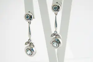 164- Chique PAAR 14 krt gouden Art Deco stijl dames oorstekers met diamant. kopen? Bied vanaf 220!