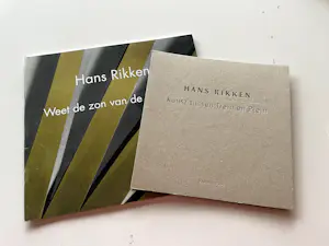 Hans Rikken - Set van twee sculpturen uit marmer en brons, Man + Vrouw + 2 boeken kopen? Bied vanaf 400!