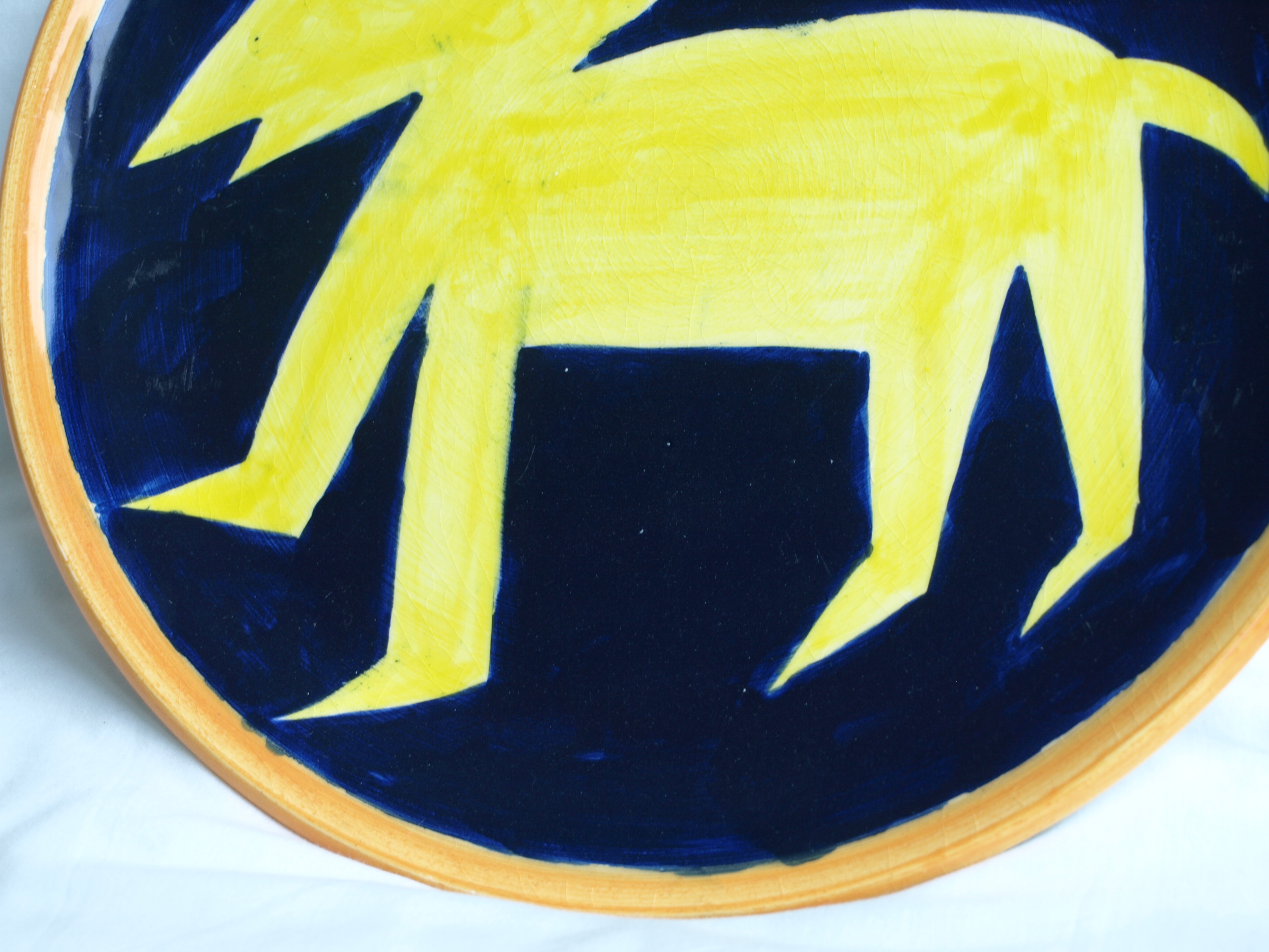 Niet of onleesbaar gesigneerd - Aardewerk, Bord , Fantasiedier met stekels – handgemaakt en gesigneerd  kopen? Bied vanaf 1!