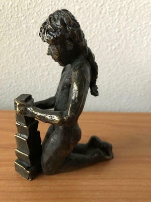Astrid Veldhuyzen-Koppen - beeldje- ( spelenderwijs) verbronst. / lage beginprijs kopen? Bied vanaf 1!