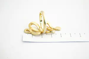 189- Vrij forse & mooi bewerkte 20 krt geel gouden "kronkelende slang" ring kopen? Bied vanaf 710!