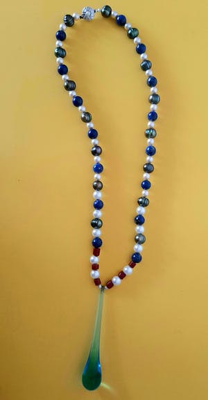 Niet of onleesbaar gesigneerd - Collier van lapis lazuli,parels,koraal,Murano glas,zilver 925 kopen? Bied vanaf 1!