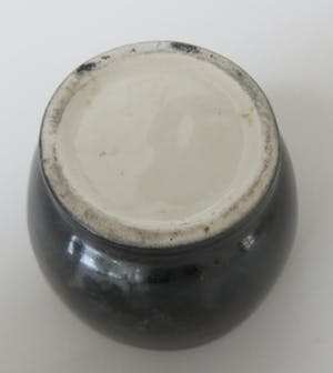 Niet of onleesbaar gesigneerd - Art deco zwart wit aardewerken olie- en azijn Stel kopen? Bied vanaf 10!