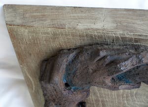 Klaas Pijlman - Aardewerk op hout , Handen ineen - ca. 1975 kopen? Bied vanaf 50!