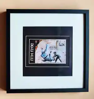 Banksy - Banksy (1974) - FCK PTN! Banksy framed-Complete set verkauft für € 120!
