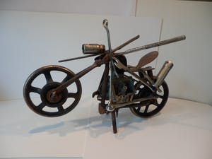Niet of onleesbaar gesigneerd - METALEN SCULPTUUR MOTORFIETS!!! kopen? Bied vanaf 1!