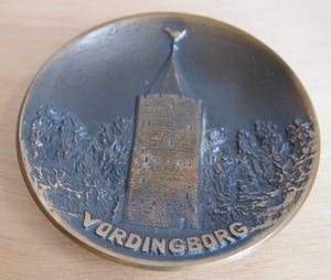Niet of onleesbaar gesigneerd - Bronzen bordje van Vordingsborg in Denemarken - Morten Christensen kopen? Bied vanaf 1!