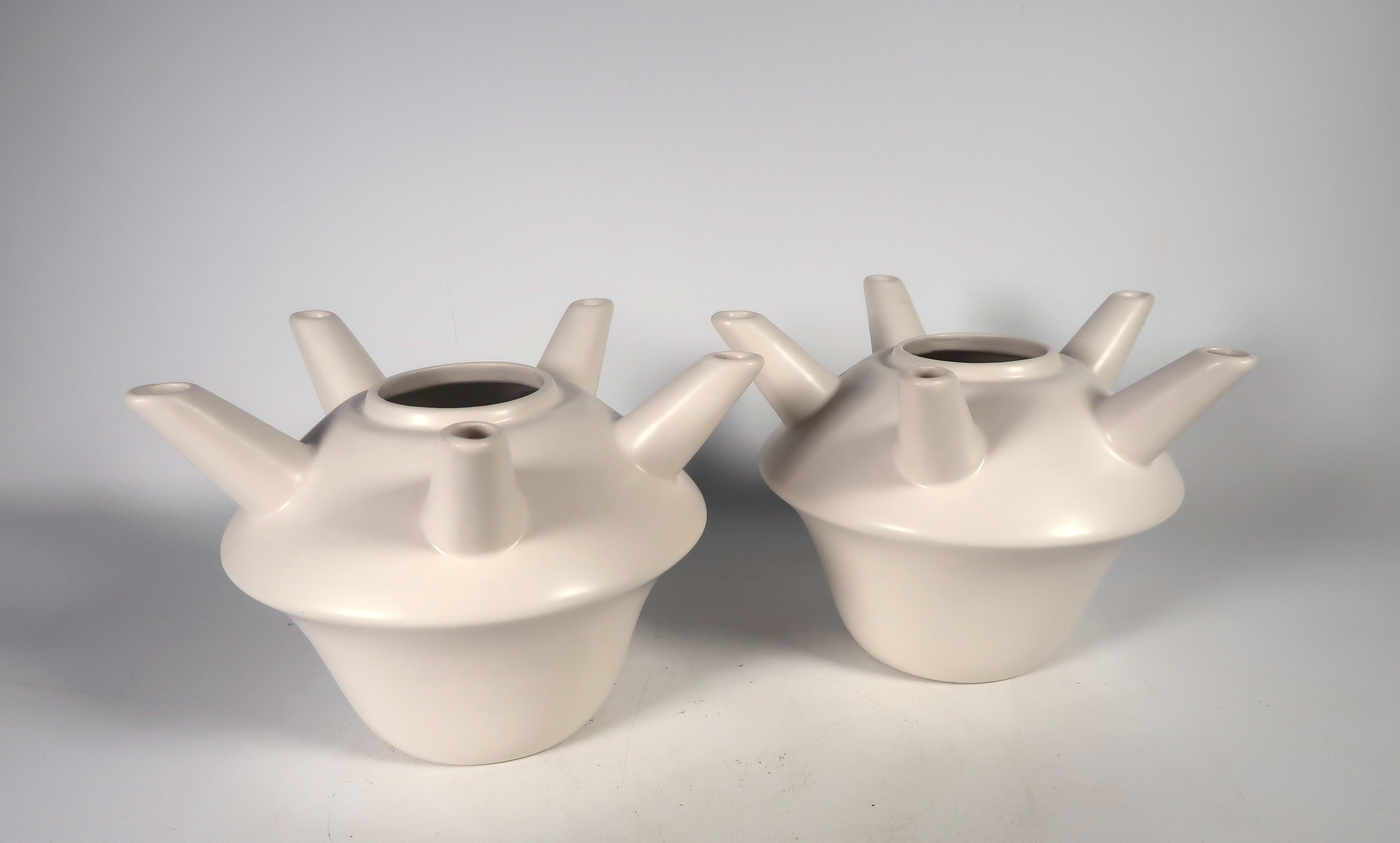 Niet of onleesbaar gesigneerd - Aardewerk, Tweedelige tulpenvaas kopen? Bied vanaf 1!