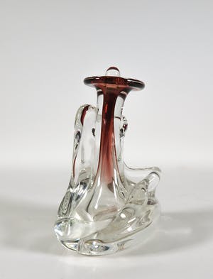 Ireneusz Kizinski - Vrijgevormde helderglazen fles met rood kopen? Bied vanaf 1!