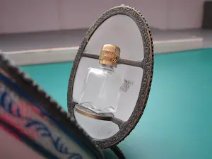 Royal Limoges - Porseleinen Sierei met bloemmotief en parfumflesje kopen? Bied vanaf 50!