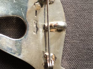 1e gehalte Zilver - Kleurrijke broche in de vorm van een gestileerd dier kopen? Bied vanaf 1!