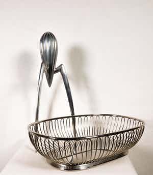 Alessi - Alfra Alessi broodmandje en Juicy Salif citruspers door Philippe Starck verkocht voor € 50!