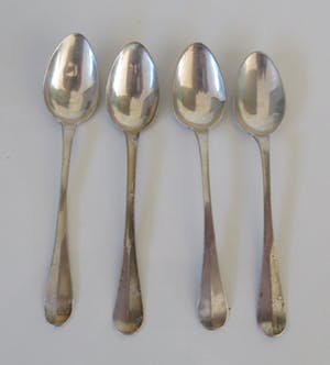 Niet of onleesbaar gesigneerd - Vier Antieke Zilveren 2e gehalte theelepels kopen? Bied vanaf 10!