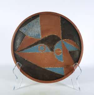 Dirk Hubers - Aardewerk, Sgrafitto schaal op voet verkocht voor € 60!