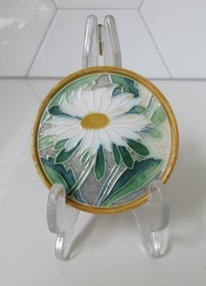 Faience- en Tegelfabriek Westraven - Zeer zeldzame Polychrome Cloisonne onderzetter ontwerp Dirk Zwanink '23-'34 kopen? Bied vanaf 1!