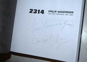 AcheterPhilip Akkerman - Gesigneerd boek: - 2314 selfportraits - 706 pag.? Enchérissez de 35!