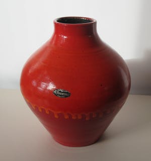 Niet of onleesbaar gesigneerd - Grote rode - oranje lava buikvaas - Pottery Henk Douwsma kopen? Bied vanaf 1!