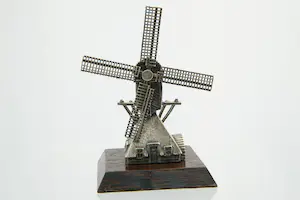 Acheter52- Groot + fraai gedetailleerd massief 2e gehalte Zilveren miniatuur windmolen? Enchérissez de 90!
