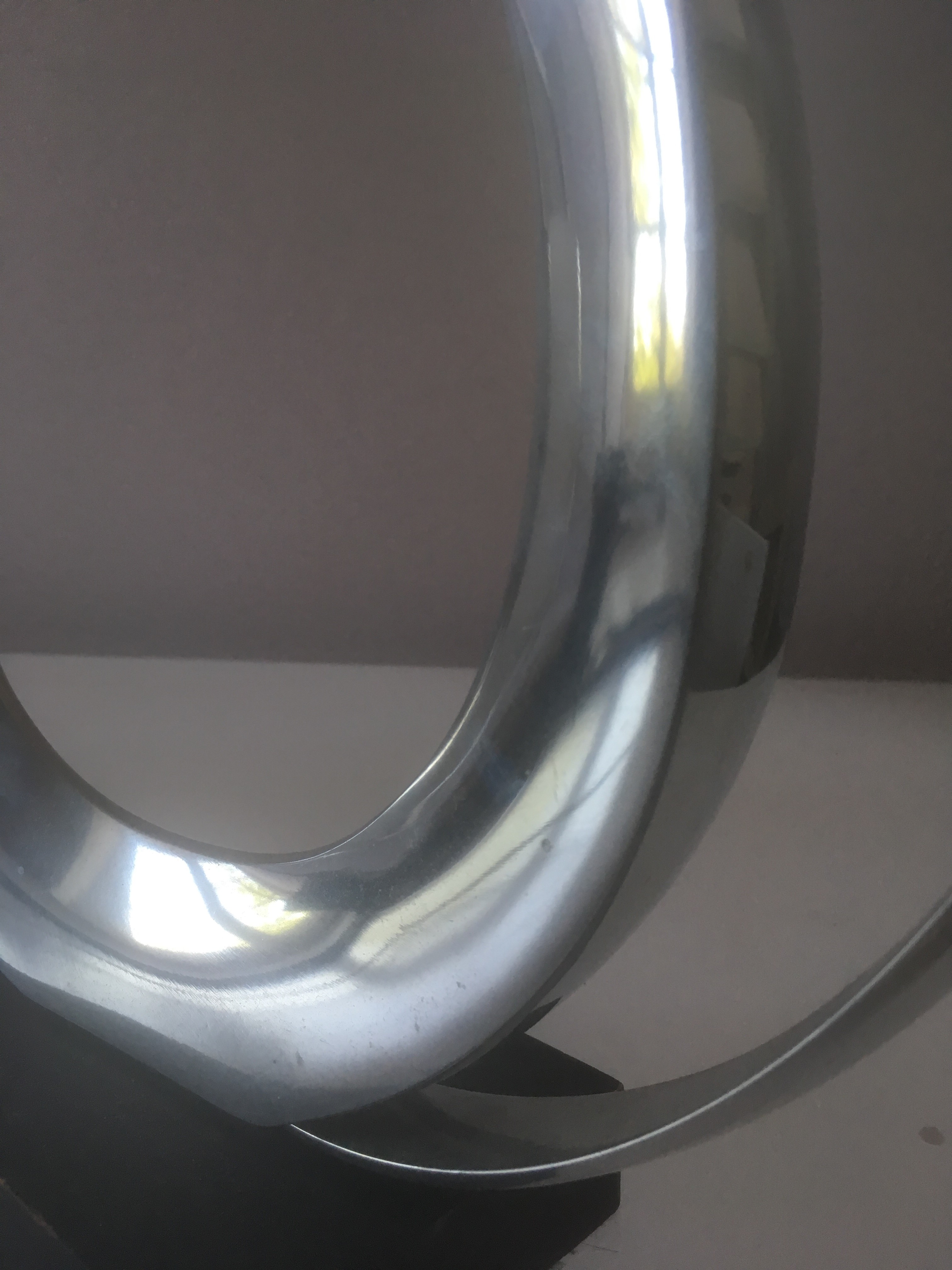 Niet of onleesbaar gesigneerd - Modern design sculptuur kopen? Bied vanaf 1!