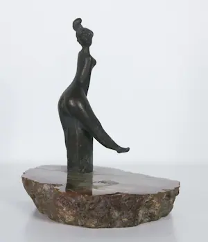 Clemens Pasch - Brons, Zittende vrouw op natuurstenen voet (Gerda) + boek! kopen? Bied vanaf 250!