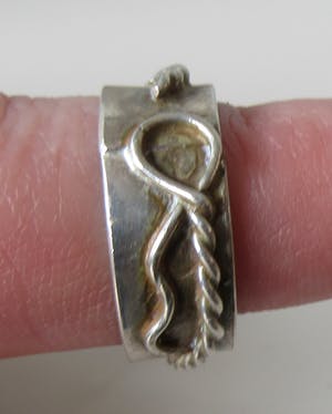 Niet of onleesbaar gesigneerd - Vintage Studio zilveren ring - 1e gehalte zilver (925) kopen? Bied vanaf 1!
