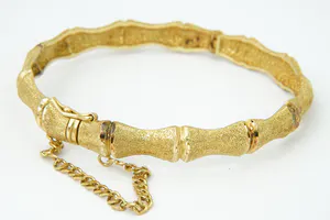 Surinaamse 18 krt geel-gouden zg. "Bamboe" armband - glad/ruw model - kopen? Bied vanaf 640!