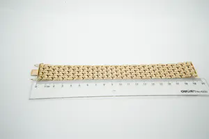 85 - Brede Retro 18 karaat rosé gouden armband met bloemmotief kopen? Bied vanaf 3350!