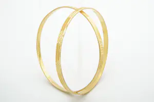 39 - TWEE (2) Aziatische 20 karaats gouden afgewerkte armbanden met motief kopen? Bied vanaf 1060!