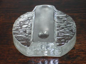 Niet of onleesbaar gesigneerd - Hein Düsterhaus - TWEE SOLIFLEUR VAASJES van kristalglas kopen? Bied vanaf 1!