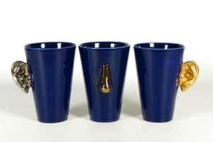 Barbara Roling - uitgevoerd door Cor Unum, Keramiek, Drieluik mokken oor-neus-oor verkocht voor € 90!