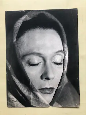 Therese Le Prat - Portfolio uit 1950 met portretten van beroemde acteurs. kaufen? Bieten Sie von 75!