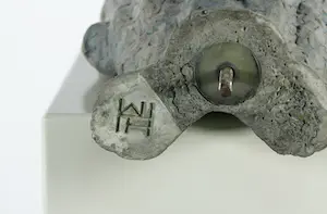 Henriette Hemels - Keramieken beeld, Maskers af (met sokkkel) kopen? Bied vanaf 150!