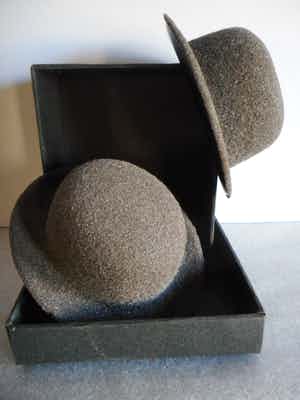 Peter Redert - 2 bolhoeden Peter Redert verkocht voor € 45!