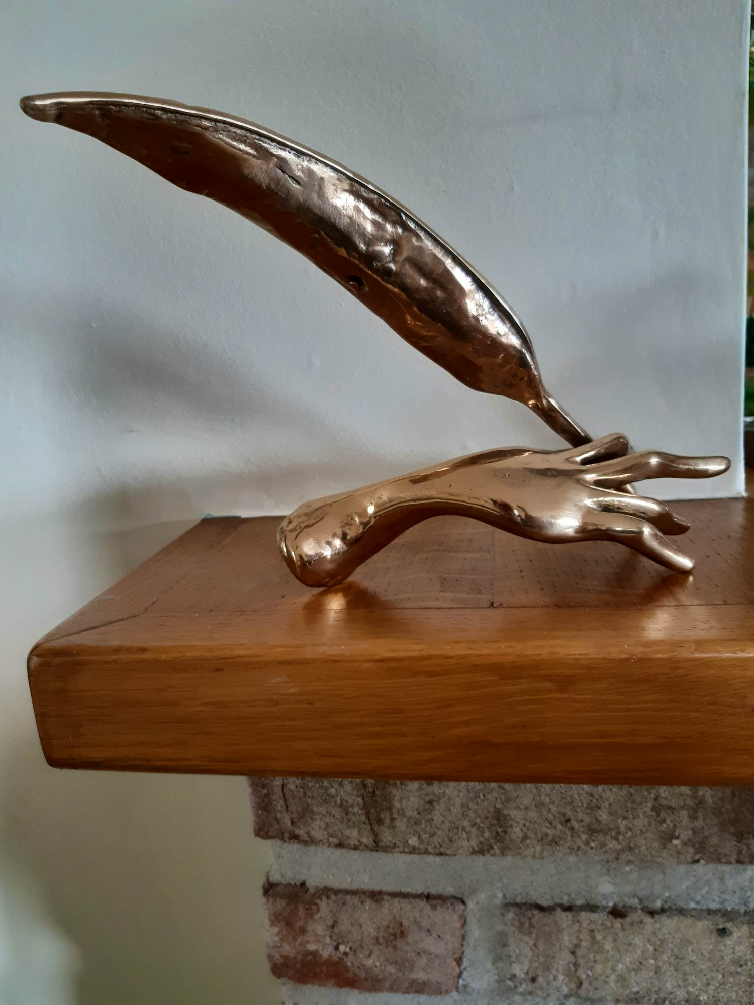 Yves Lohe - Bronzen sculptuur hand met veer kopen? Bied vanaf 150!