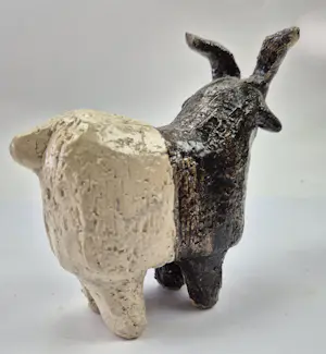 Ueli Schmutz - Olijke trio van 2 schaapjes en een steenbokje kopen? Bied vanaf 15!