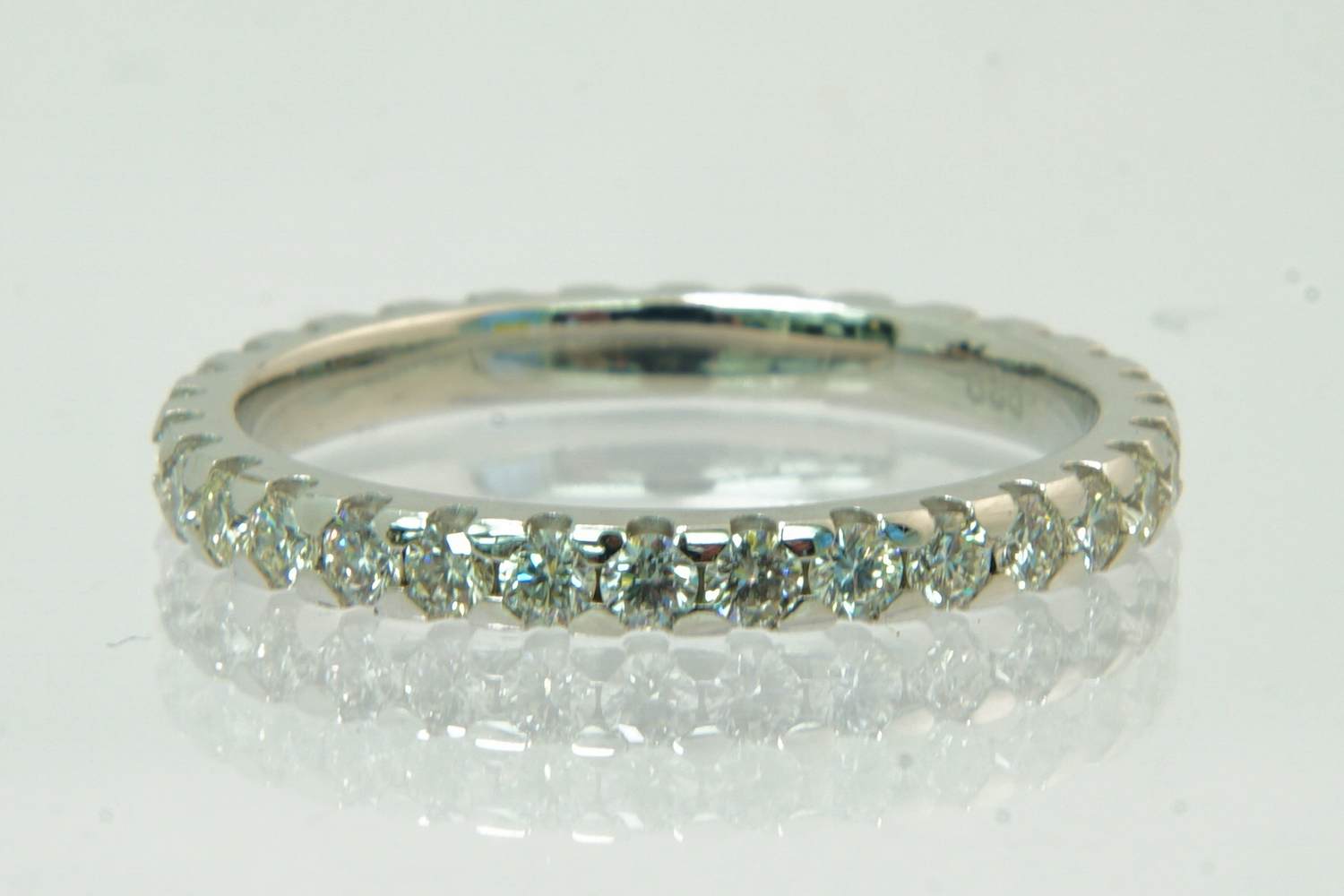 73 - Chique 14Krt wit-goud en (1.10 crt H/vs) diamanten alliance ring - ZGAN kopen? Bied vanaf 580!