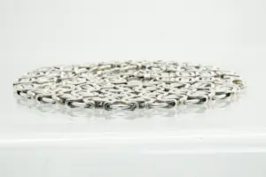 57 -  Lang (70cm) Surinaams 1e geh. zilveren Konings collier met mattenkloppers kopen? Bied vanaf 65!