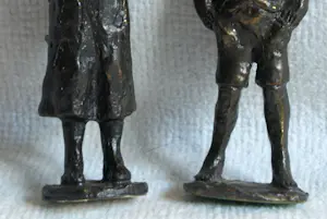 Corry Ammerlaan - 2 Bronzen beeldjes , Binkie & Sophietje kopen? Bied vanaf 1!