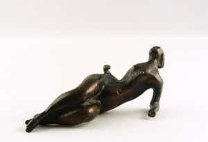 Piet van Heerden - Brons, Liggend naakt verkocht voor € 150!