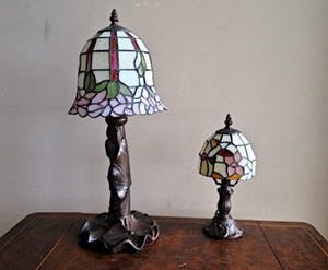 Niet of onleesbaar gesigneerd - Set Glas in lood Lampen in Tiffanystijl kopen? Bied vanaf 1!