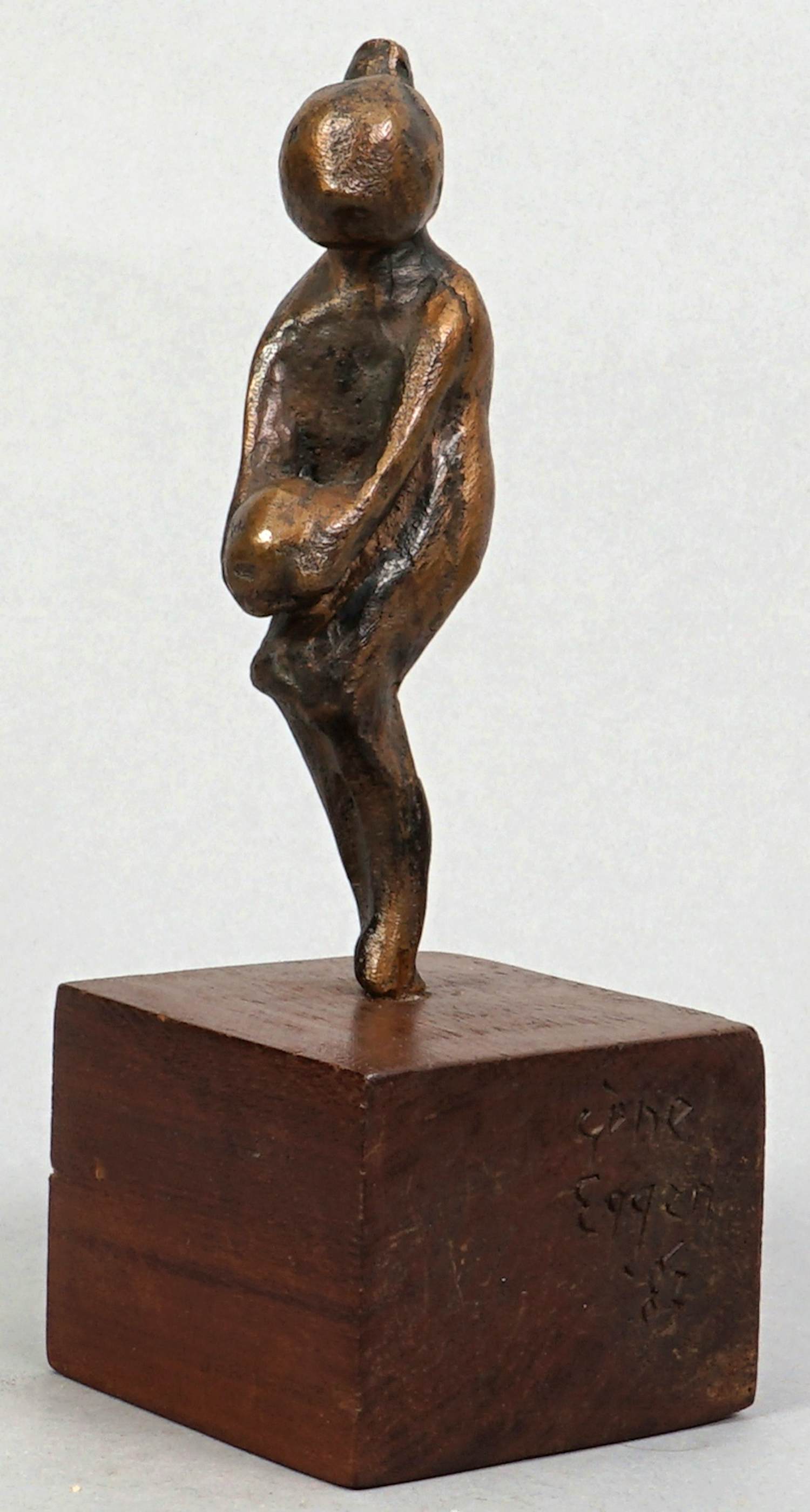 Gene Eggen - Bronzen sculptuur: meisje met een bal kaufen? Bieten Sie von 495!
